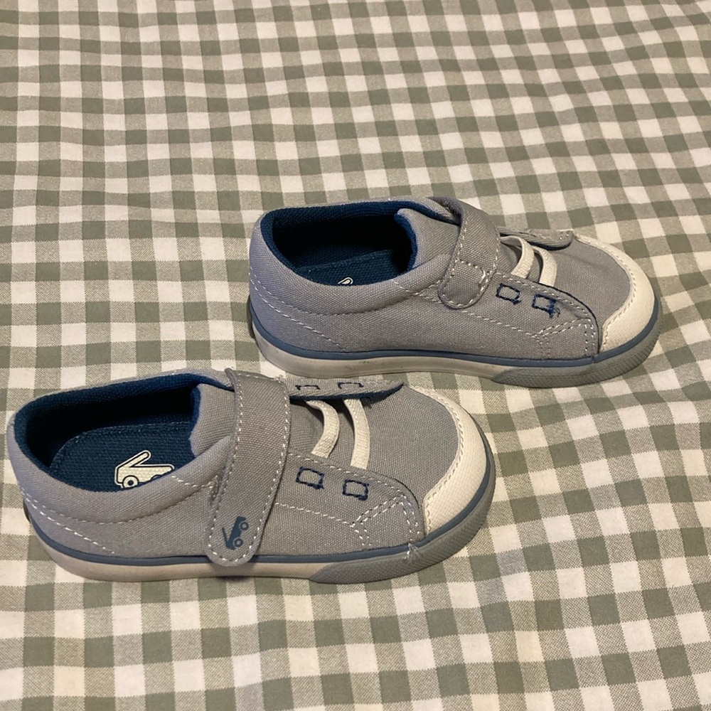 See Kai run shoes
Size 7